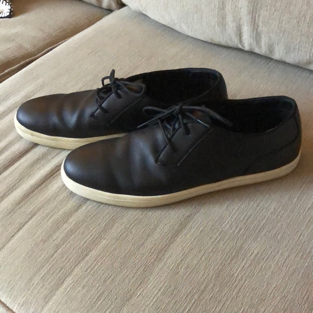 Marc Anthony Black leather casual dress shoe